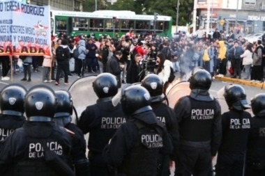 Murió un hombre que había sido hospitalizado tras la represión en el Obelisco