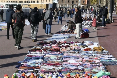 Efecto crisis: advierten sobre aumento de la venta callejera y “pérdida de ingresos” para el Estado