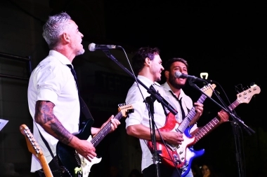 Con bandas locales y Food Trucks, Saladillo celebró la Calle Libre Rockera y Urbana