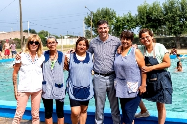 Flexas celebró el inicio de la colonia de verano en Viamonte con un nuevo sistema de filtrado de piletas