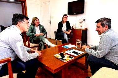 Flexas encabezó un encuentro clave en La Plata por obras cloacales de General Viamonte