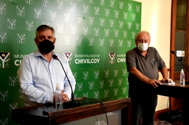 Britos salió a contener un reclamo de empleados municipales en Chivilcoy