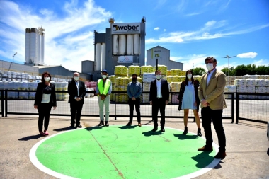 Otermín recorrió una planta de Weber Saint-Gobain junto al intendente de Malvinas Argentinas