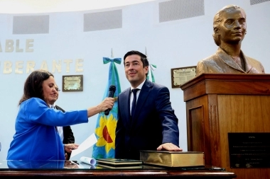 Nardini asumió su tercer mandato y aseguró que Malvinas siempre fue su “prioridad”