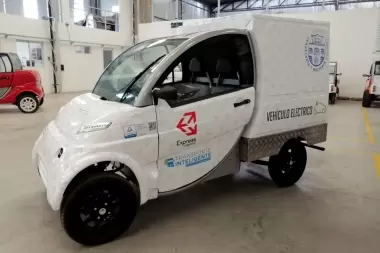 Lanzan dos nuevas versiones de carga del auto eléctrico fabricado en Argentina