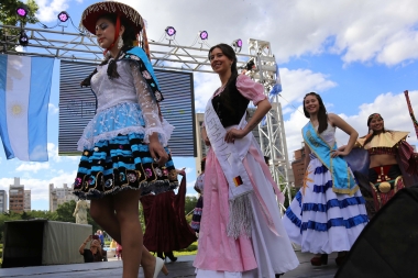 La Plata: comidas típicas y espectáculos musicales en la tradicional “Fiesta de Colectividades”