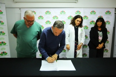 Gray firmó un decreto para la recategorización de profesionales de la salud