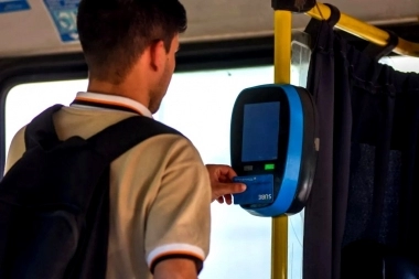 Kicillof no le da respiro al bolsillo bonaerense y el boleto de colectivo aumentará un 10% en marzo