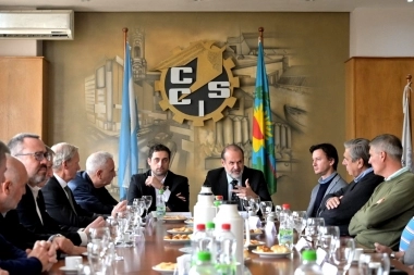 La provincia de Buenos Aires trabaja con el puerto de Bahía Blanca para impulsar el proyecto de GNL