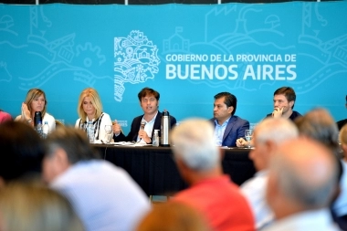 Kicillof presentó la tercera etapa del Plan Integral de Mejoras de Caminos Rurales