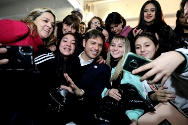 Kicillof entregó 682 computadoras a alumnos de Vicente López: “Sin igualdad no hay libertad”