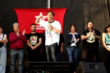 Desde La Plata, Kicillof se puso la camiseta y cerró la campaña de apoyo a Lula Da Silva
