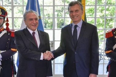 Macri viajó a Brasil, se reunirá con Temer y participará de una cumbre del Mercosur