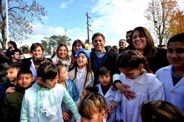 En Ramallo, Kicillof valoró la educación pública en el aniversario de un jardín rural