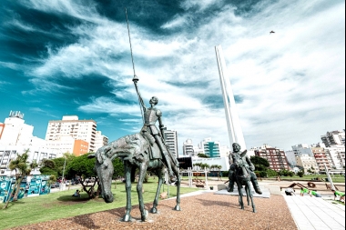 Vandalismo en monumentos de Mar del Plata: piden a los turistas que “cuiden la ciudad como si fuera suya”