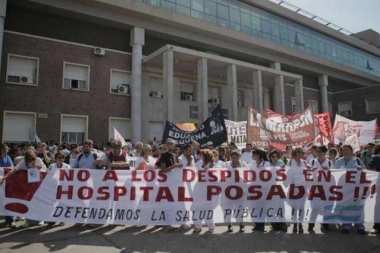 Trabajadores del Hospital Posadas realizan protesta y denuncian 20 nuevos despidos