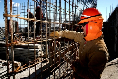 Números en caída: la industria y la construcción volvieron a bajar en el mes de junio