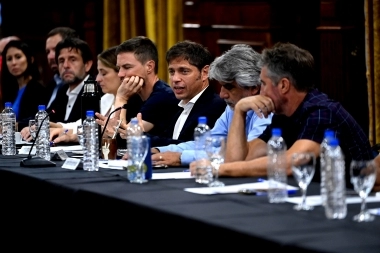 Kicillof recibió a representantes de la industria textil preocupados por las medidas de Milei