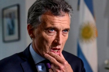 ¿Volvimos a los 90?: en un insólito error, Presidencia confundió a Macri con Menem