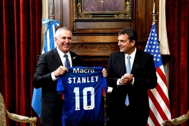 Massa recibió al Embajador de EE.UU.: política y una camiseta de Tigre como regalo