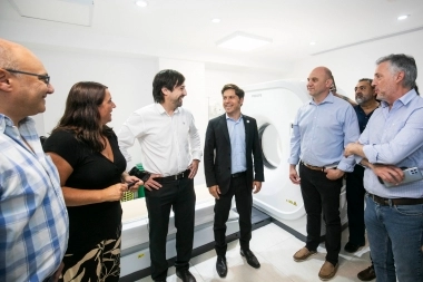Kicillof presentó en Balcarce un nuevo Centro de Salud con una ambulancia de alta complejidad