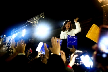 A días de su asunción, Cristina presentará su libro en Quilmes, junto a Mayra Mendoza