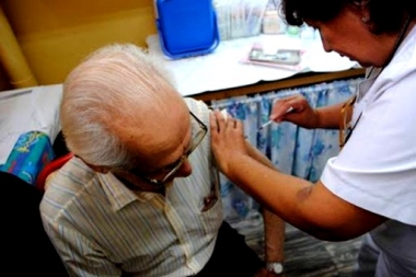 Comenzó la campaña de vacunación contra la gripe para adultos mayores afiliados a Pami