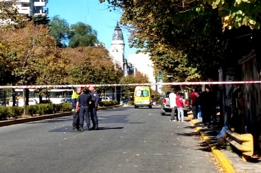 Video: robo, tiroteo, pánico y un ladrón muerto en pleno microcentro de La Plata