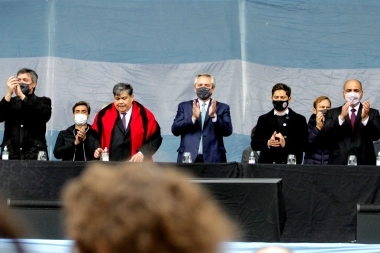 Alberto Fernández, Kicillof e Ishii en acto de inauguración en José C. Paz