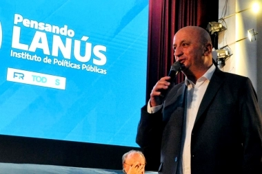 Russo presentó el Instituto “Pensando Lanús” y confirmó su carrera a la Intendencia