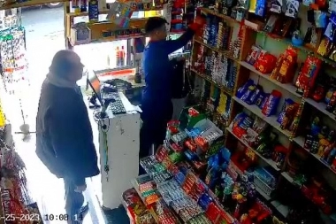 Simuló ser cliente y llevó bolsa: en un minuto y a punta de pistola robó el efectivo y cigarrillos