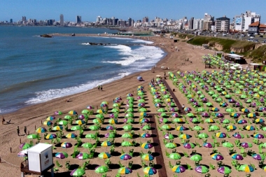 Libre de humo: impulsan creación de áreas para fumadores en las playas de Mar del Plata