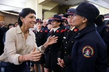 En el Cuartel de Bernal Mayra Mendoza destacó la labor de Bomberos Voluntarios