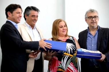 Con nuevos cuestionamientos a la gestión de Vidal, Kicillof inauguró un edificio escolar