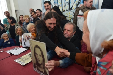 Abuelas de Plaza de Mayo presentó a Javier Matías, el nieto 130: cuál es su historia