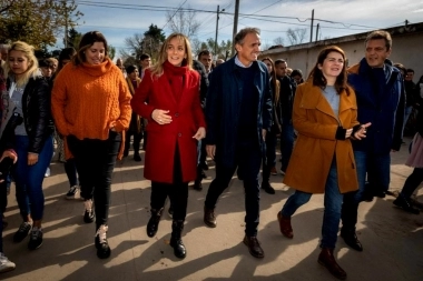 Malena Galmarini, Massa, Katopodis y Mariel Fernández habilitaron una red cloacal en Moreno