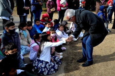 Zamora estuvo en Benavídez para festejar el aniversario de una escuela primaria