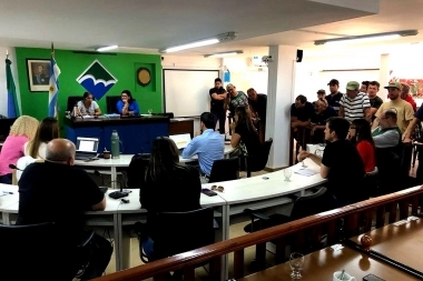 Mientras aún se define intendente en Pinamar, municipales movilizaron contra el Concejo