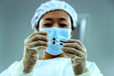 Nación concretó la compra de la vacuna china contra el Covid y espera traer un millón de dosis