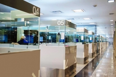 Parientes extranjeros de argentinos podrán reingresar al país