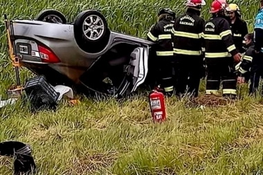 En un accidente fatal, una mujer de 64 años falleció tras un vuelco en la ruta 3