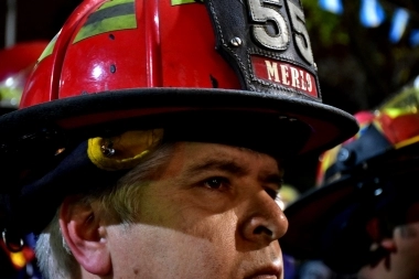 Descontrol: vecinos de un barrio de Merlo incendiaron la casa de un presunto ladrón