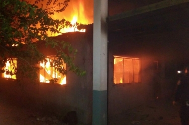 Incendio en escuela de Moreno: detuvieron a un joven acusado de iniciar el fuego
