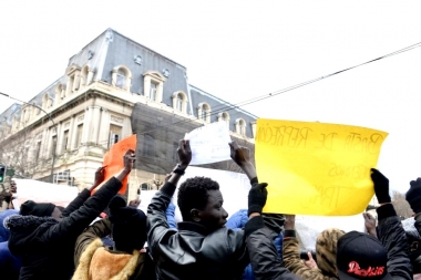 Mirá la versión de la marcha peronista que entonaron los manteros senegaleses en La Plata