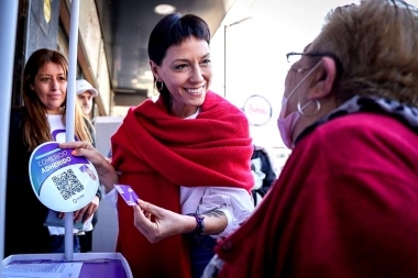 Amplios beneficios: Mayra Mendoza presentó la tarjeta “Somos Quilmes”