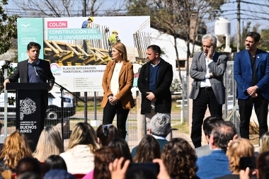 Kicillof contrastó el programa Puentes con los vouchers de Milei: “Buscan destruir la educación pública”