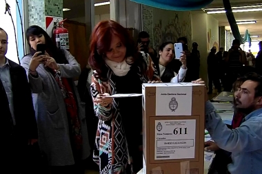 Así votó Cristina: “Este es un día tan importante para la democracia”