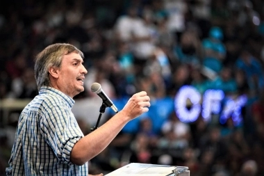 Con críticas y chicanas, Máximo Kirchner cerró el plenario de la militancia en Caballito