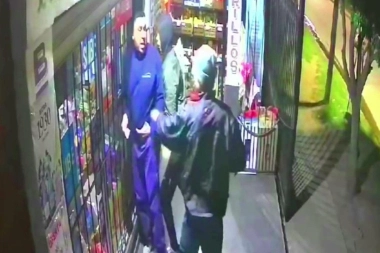 Conurbano descontrolado: paró a comprar en el kiosco y para robarle le pusieron un arma en la nuca