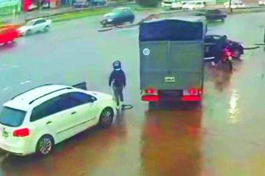 Conurbano descontrolado: le robaron la moto, pagó "un rescate" y se la devolvieron para armar